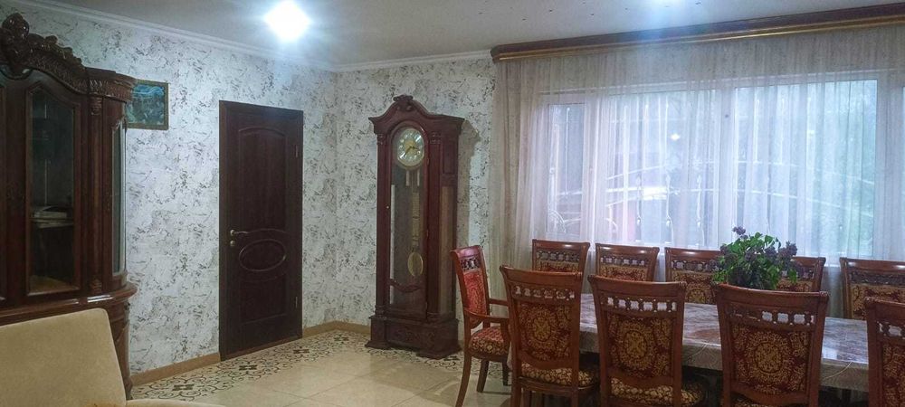 Продам дом, с большой территорией