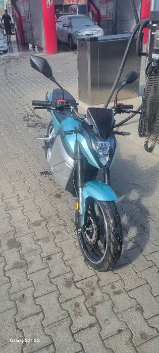 Motocicleta electeica B