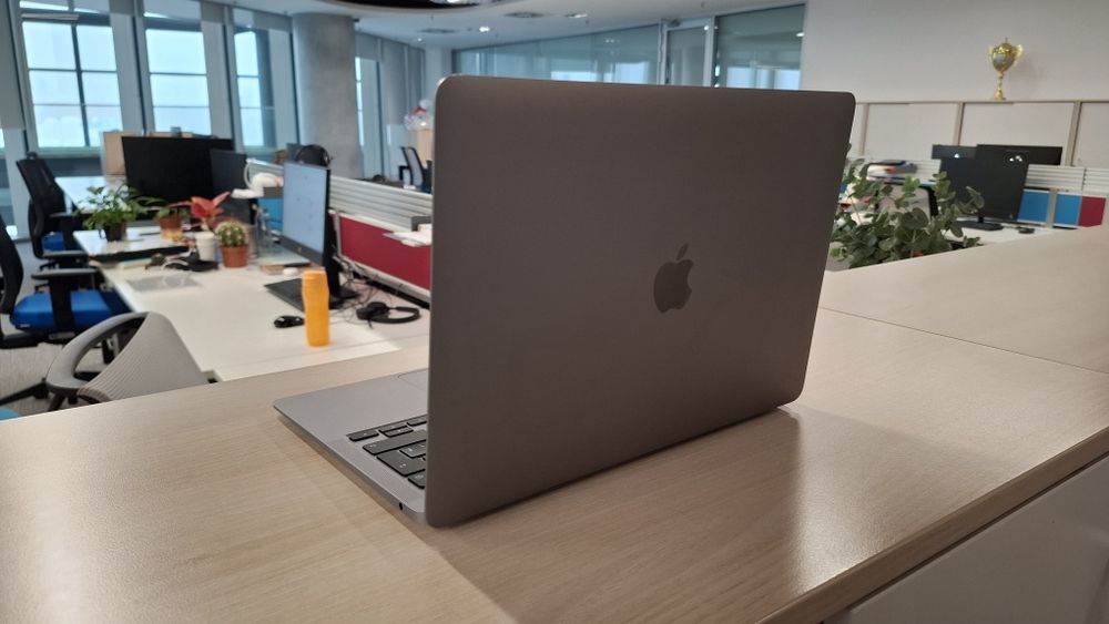 Macbook M1 (100%, 45 циклов)