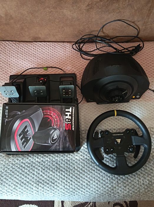 Vând volan gaming Thrustmaster TX + schimbător th8s + pedale t3pm