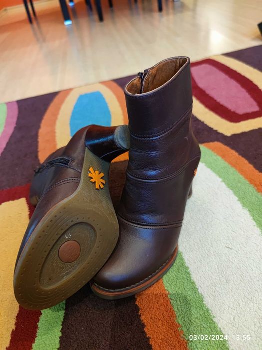 Два чифта Боти - Номер 37 - The Art Company