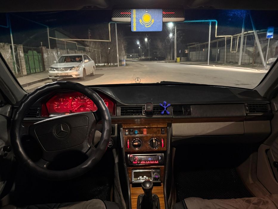 Продам мерседес 124