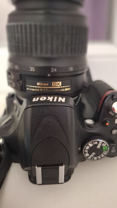 Nikon D5100 + объектив Nikon 18–55 мм VR