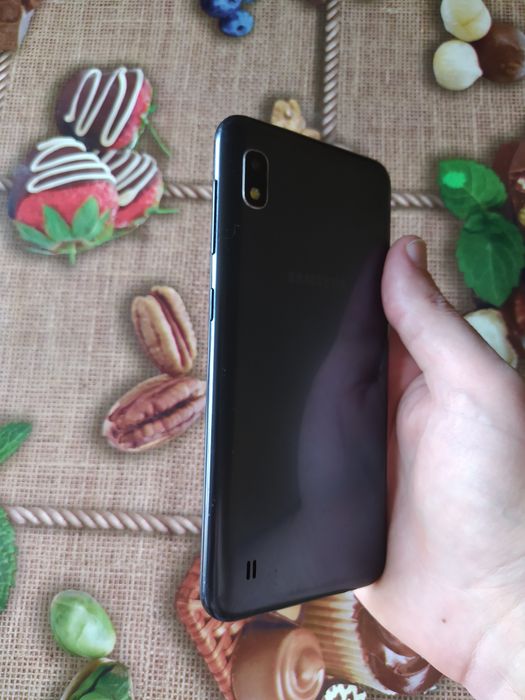 Продавам Samsung A10
