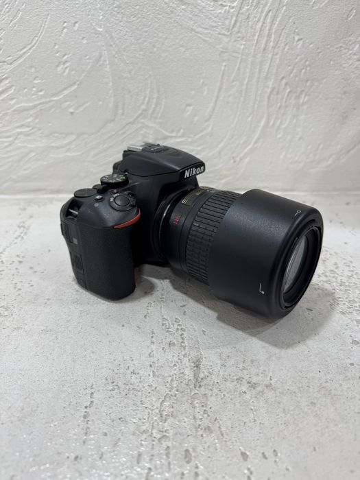 Продаётся Nikon D5600 + объектив