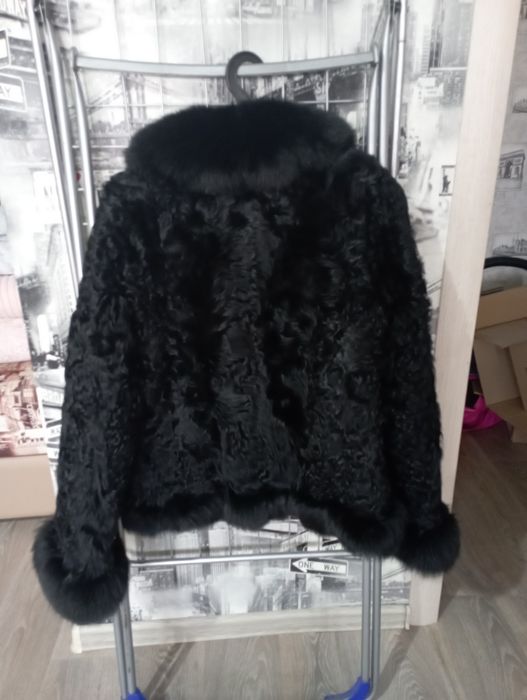 Продам шубу теплую и легкую