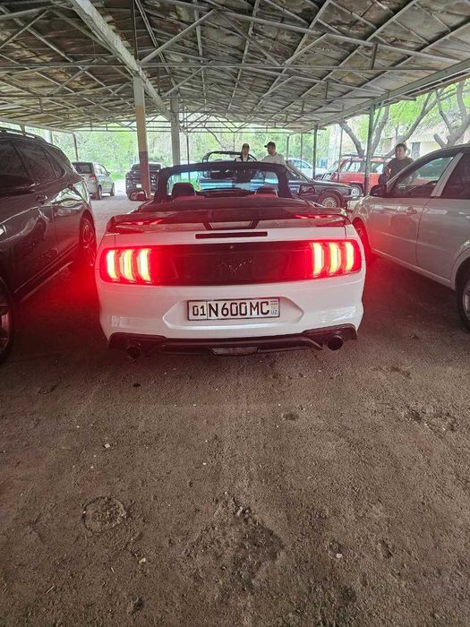 Ford mustang sotiladi!!!