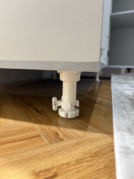 Мебель Шкаф до потолка с регулировкой высоты