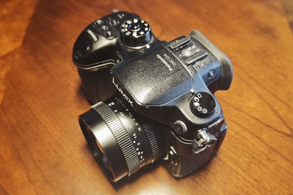 KIT Panasonic Lumix GH4 cu 1092 cadre+50mm F/1.8 MF