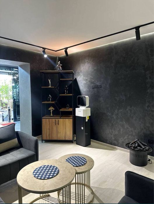 Сдается офис , с евроремонтом мебелью в цетноре вдоль дороги