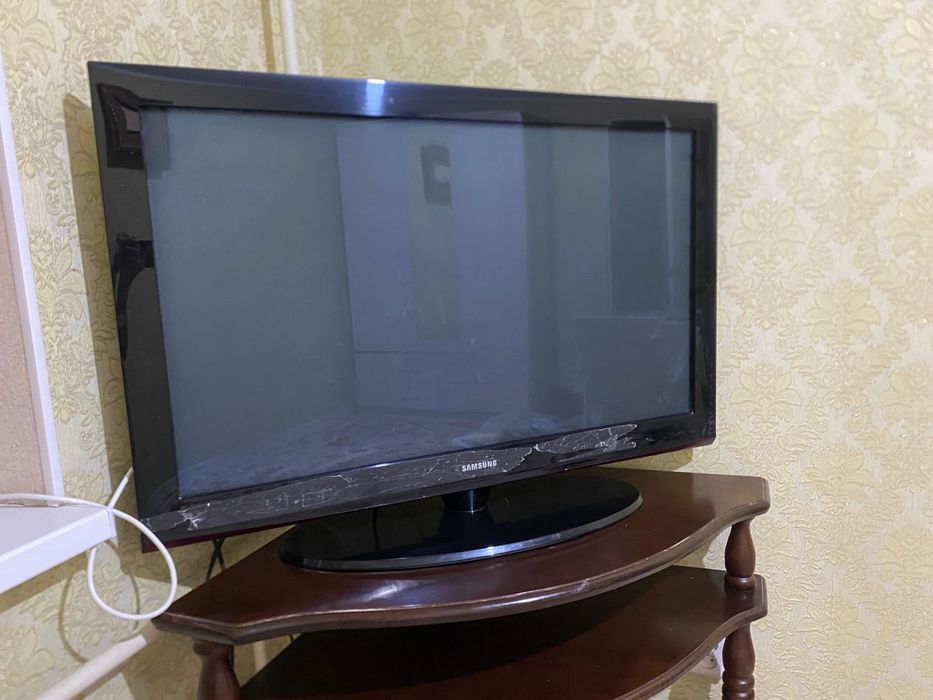 Телевизор подставкой