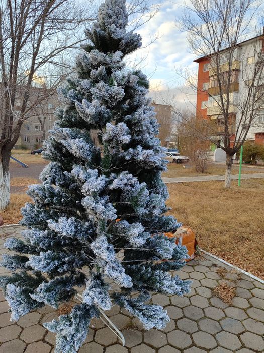 Ёлка искуственная