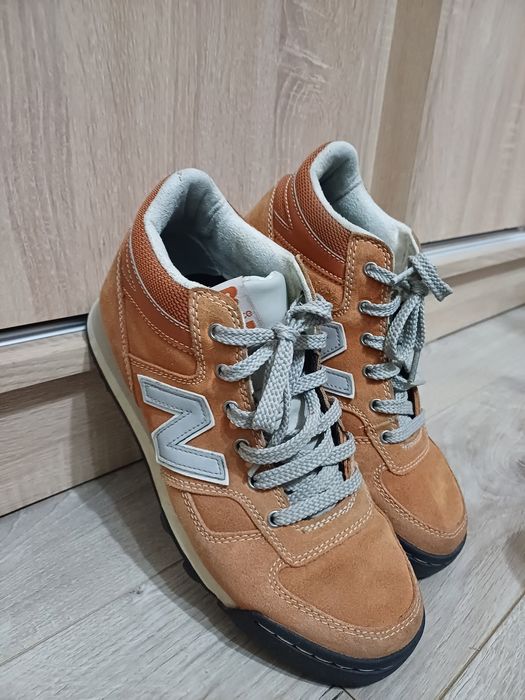 Vând ghete toamna,iarna