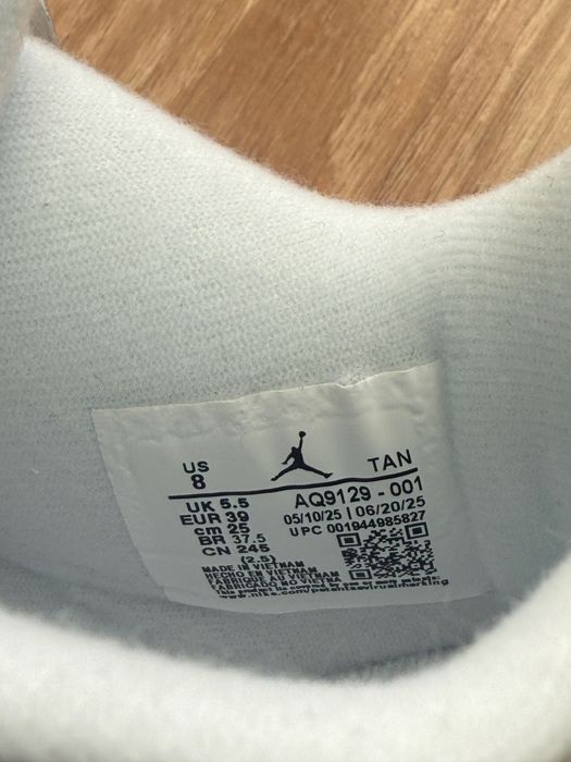 Jordan 4 Frozen Moments (Marimea 39)