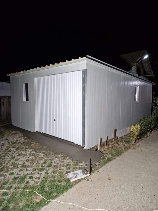 Garaje auto din structura metalica si panou sandwich termoizolant, dimensiuni in functie de preferintele clientilor cu proiectul clientului