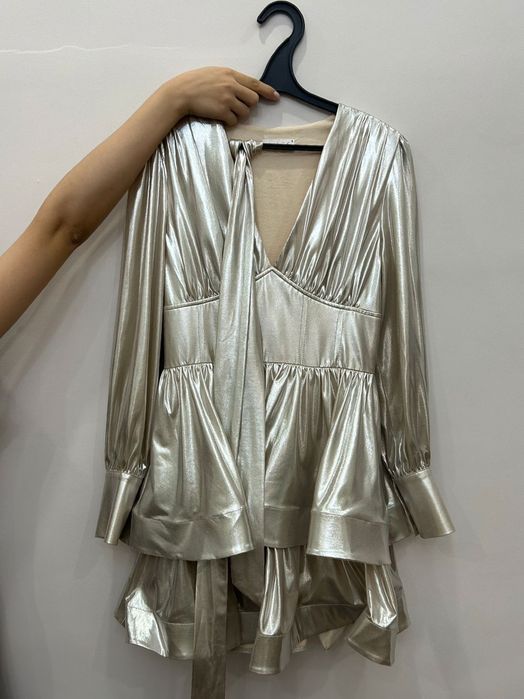 Платье нарядное в отличном состоянии