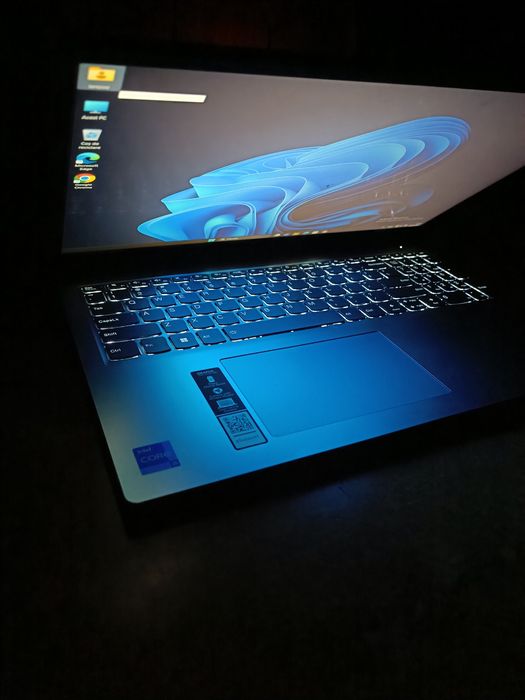 Laptop Lenovo ideapad slim 3- 16IAH8.