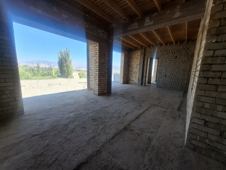 Oqtoshda srochna karopka dacha sotiladi