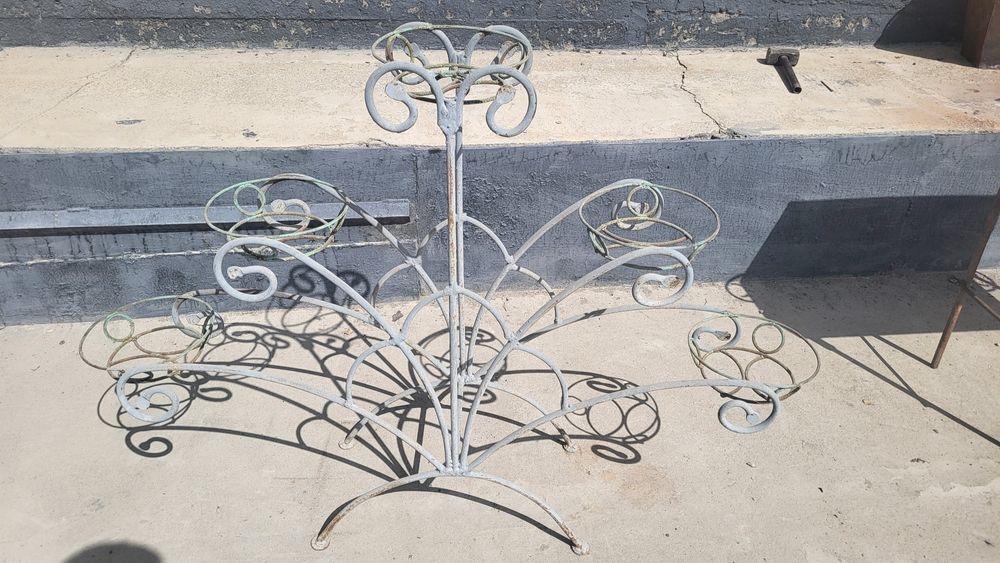 Цветочник подставка          .