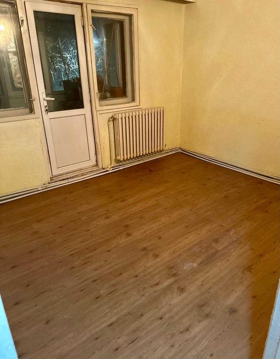 Apartament 3 camere semidecomandat