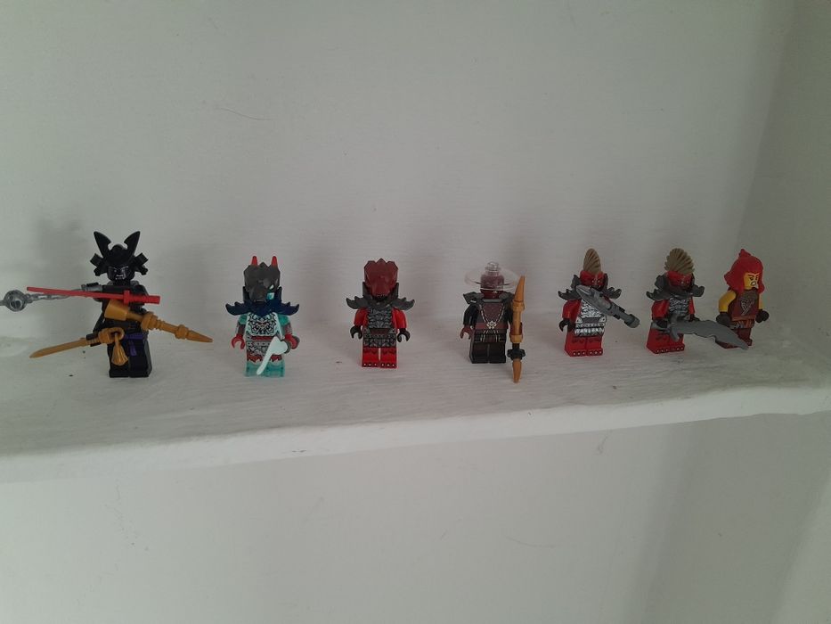 Vând figurine lego ninjago