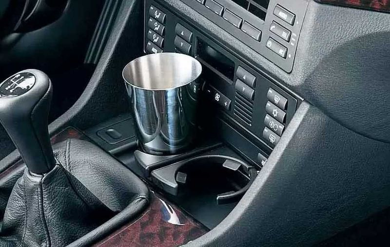 Поставка за чаши за BMW E39-предна, задна, неразгъваема -10% ОТСТЪПКА