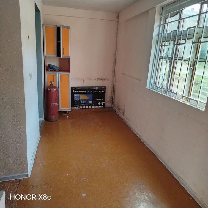 Dukent qo'rg'oni yo'l yoqasida nejiloy 1 etaj 2 xonali