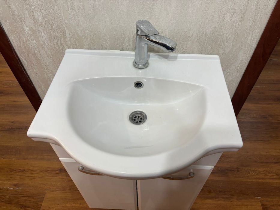 Продам раковину со смесителем
