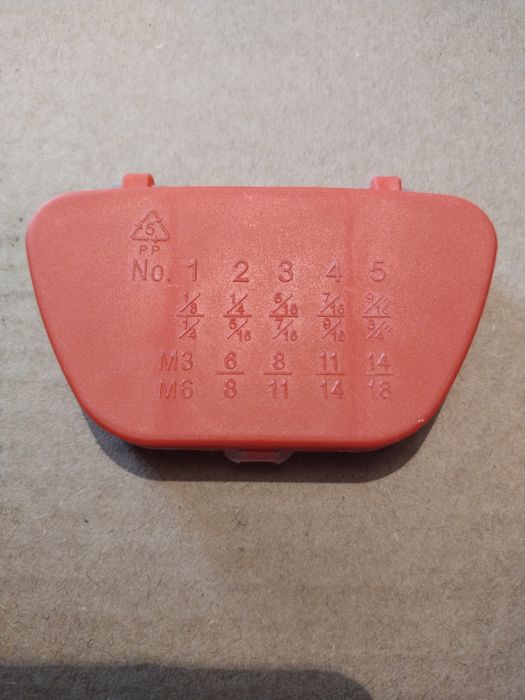 Винт экстрактор 5 штук.