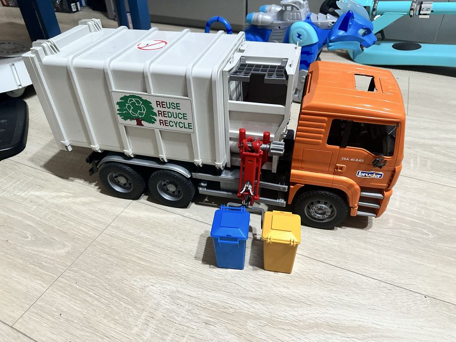Jucarii Bruder Jeep politie , masina de gunoi , macara , tractor