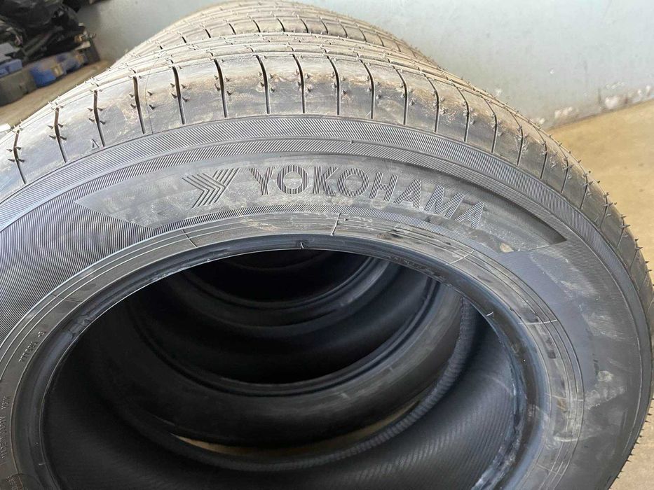 Гуми Yokohama Advan V61, летни, размер 225х60x17, с Dot 33/25