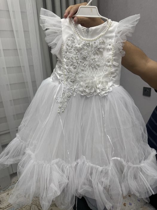 Ақ көйлек сатылады