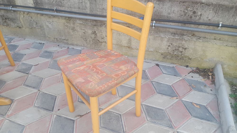 Masa cu 4 scaune extensibila din lemn masiv și pal