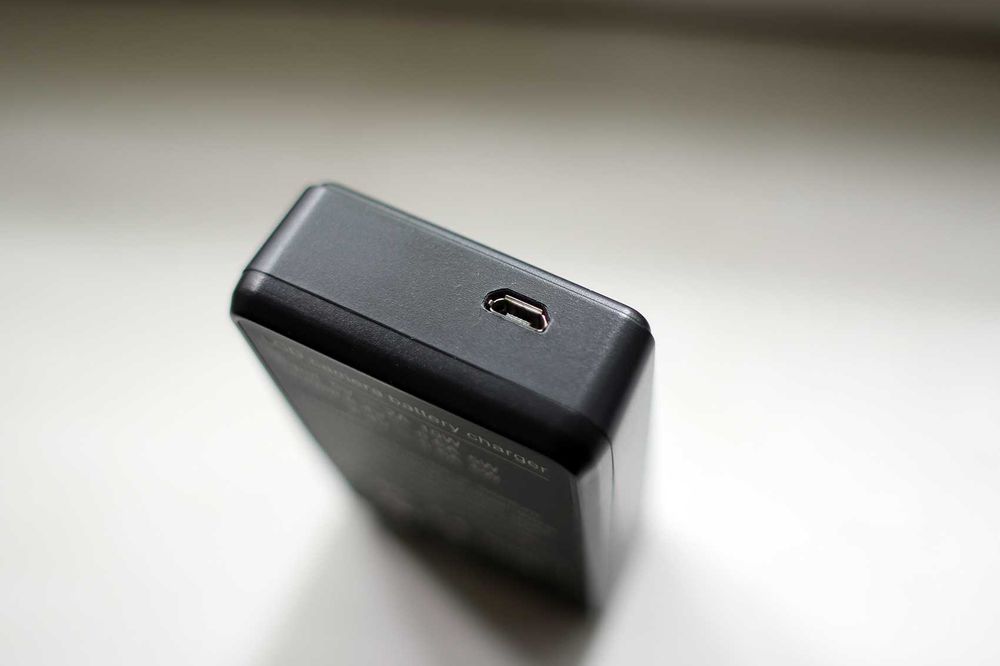 Зарядка для аккумуляторов Canon LP-E6
