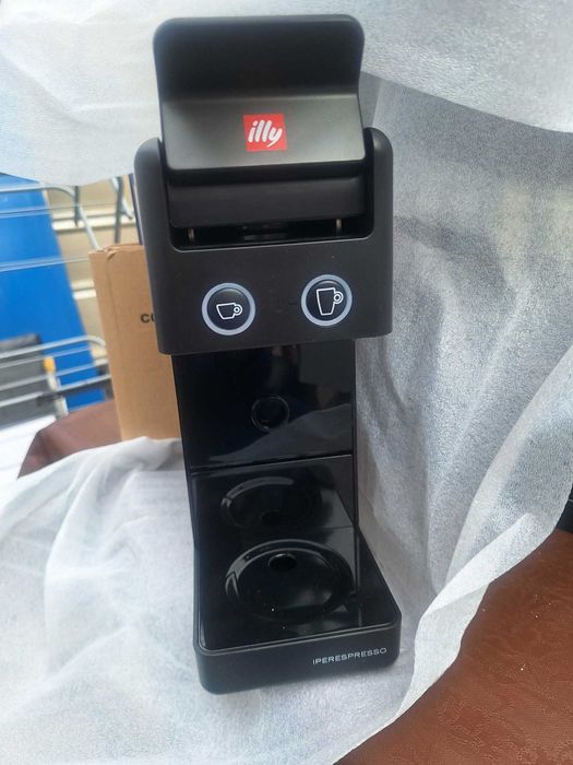Кафе машина illy -  капсули