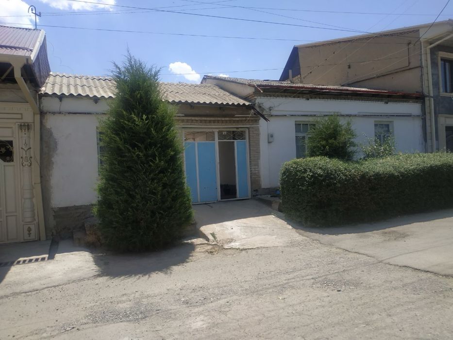 Уй сотилади (шахар марказидан)