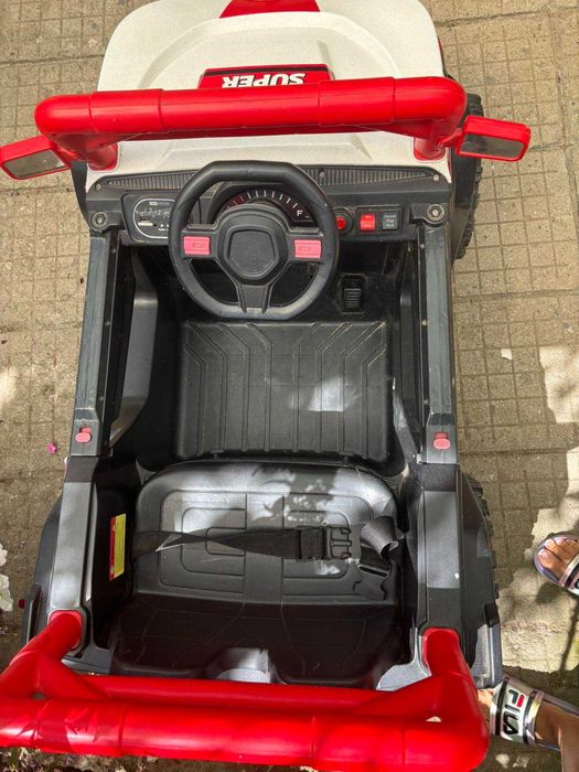 Тротинетка, акумулаторен джип, пързалка - всичко се продава поотделно