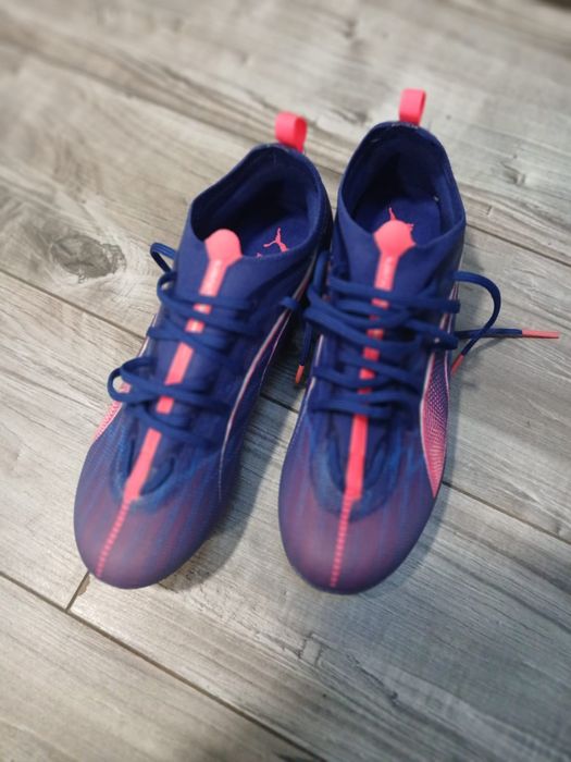 Adidași Puma cu crampoane