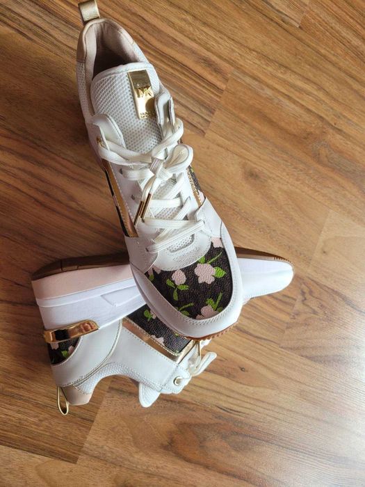 Michael Kors George Wedge Flowers