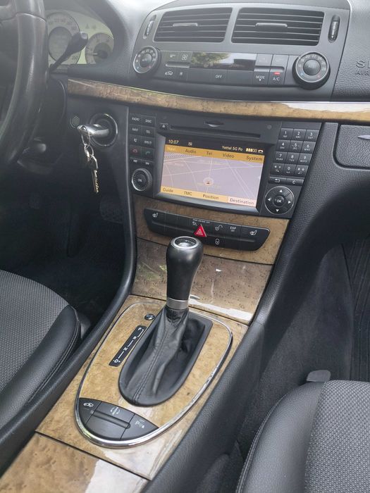 Автомобил Мерцедес е 320