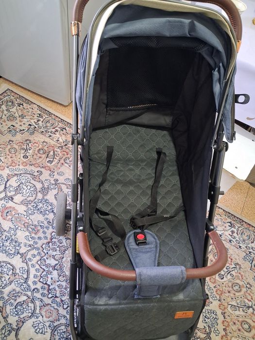 Продаю коляску в хорошем состояния