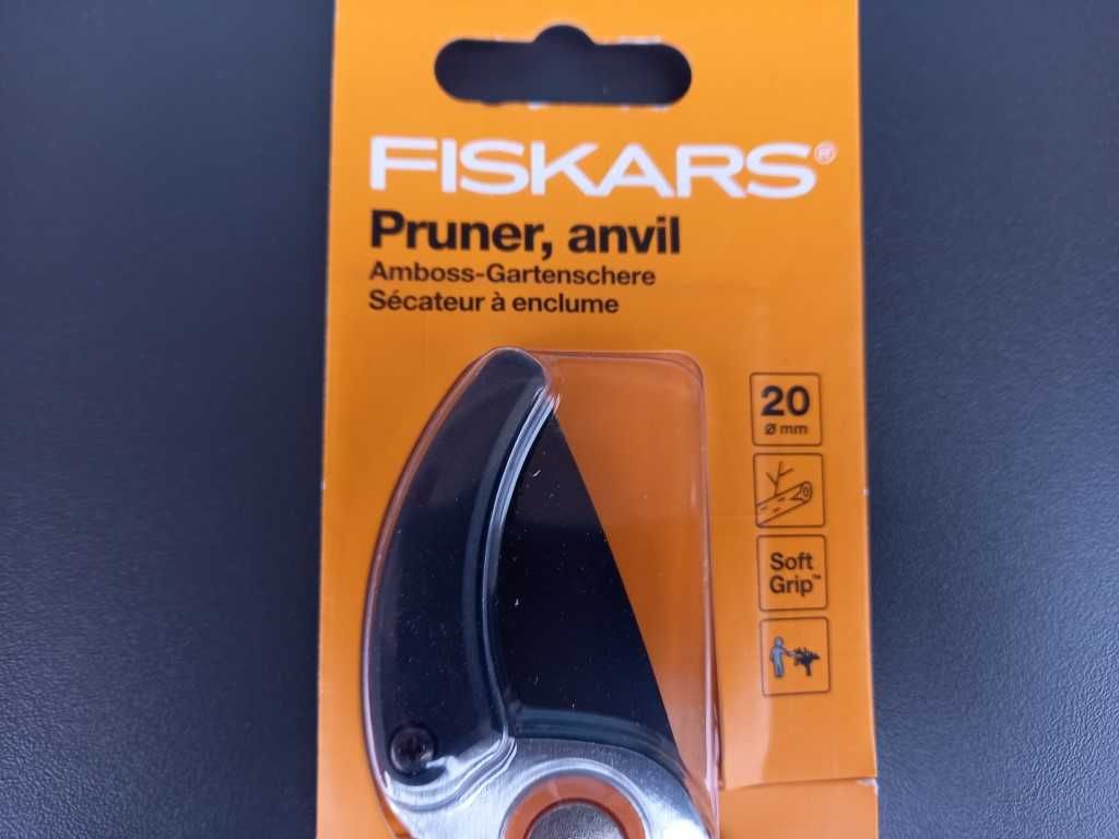 Fiskars Solid metal P331 - FISKARS P361 - градински и лозарски ножици ...