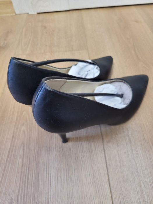 Pantofi negri (stileto) în stare foarte bună