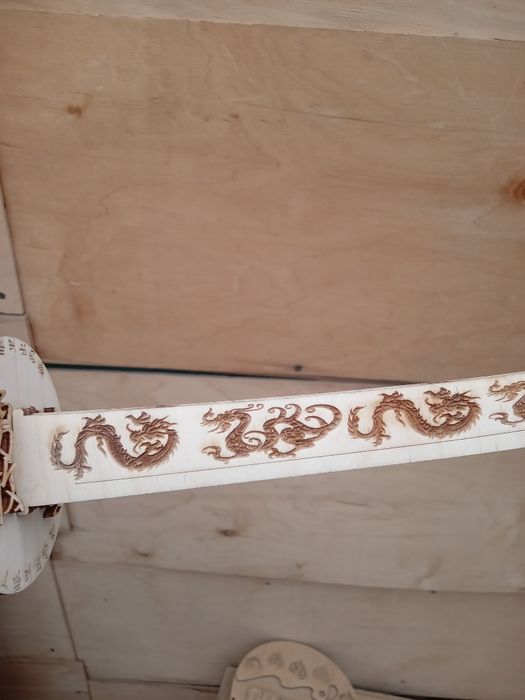 Игрушечный деревянный меч