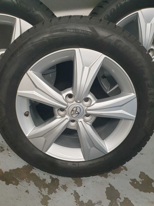 Toyota C-HR оригинални лети джанти 17-ки зимни гуми 215 60 17