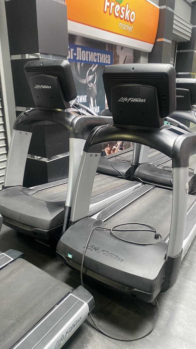 Бягаща пътека Life Fitness 95Т Discover SE Elevation Series