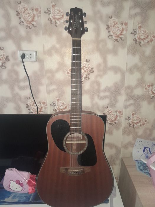 Продам гитару Caramine не дорого