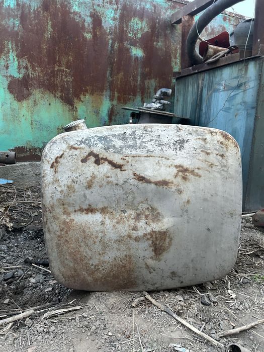 Бак с креплением