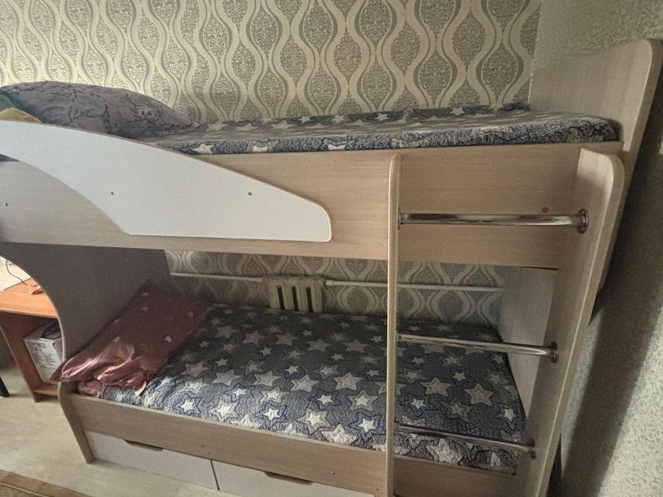 Продам двухъярусную кровать