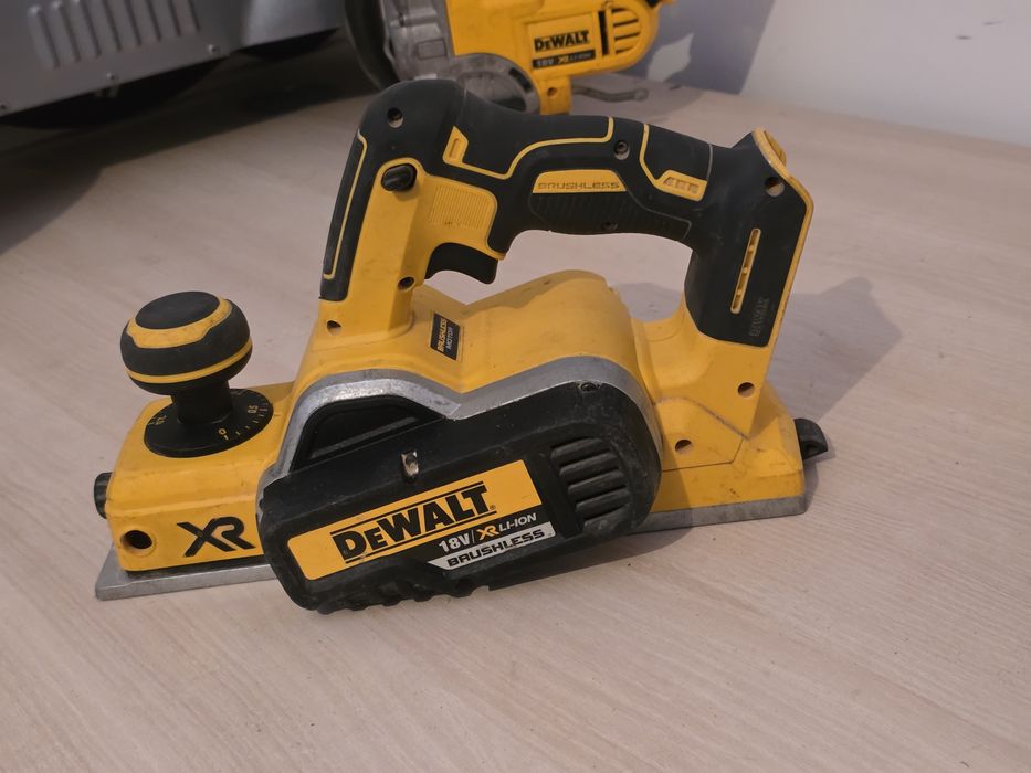 DeWalt  18V rindea, slefuitor orbital, fierastrau pendular, filetante